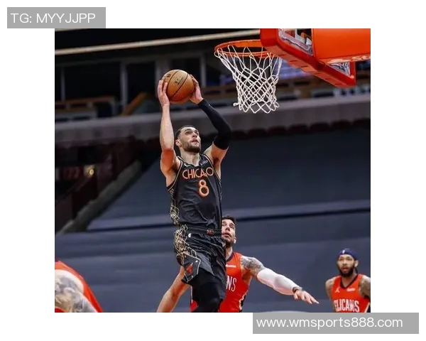 克拉克斯顿半场表现亮眼8投5中贡献12分9篮板4助攻正负值高达20