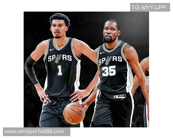 杜兰特透露侄子崇拜布克或因曾与他并肩作战